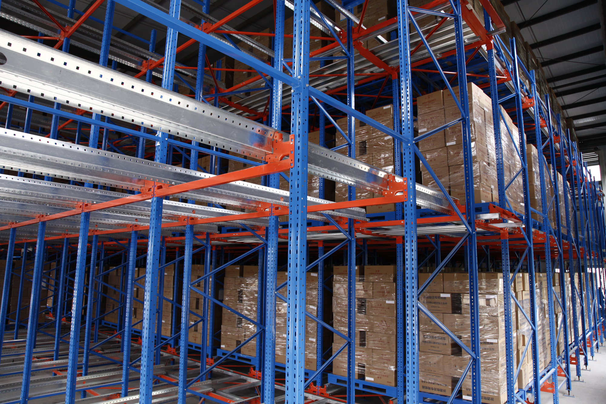 白酒行业仓储新宠---四向式穿梭车