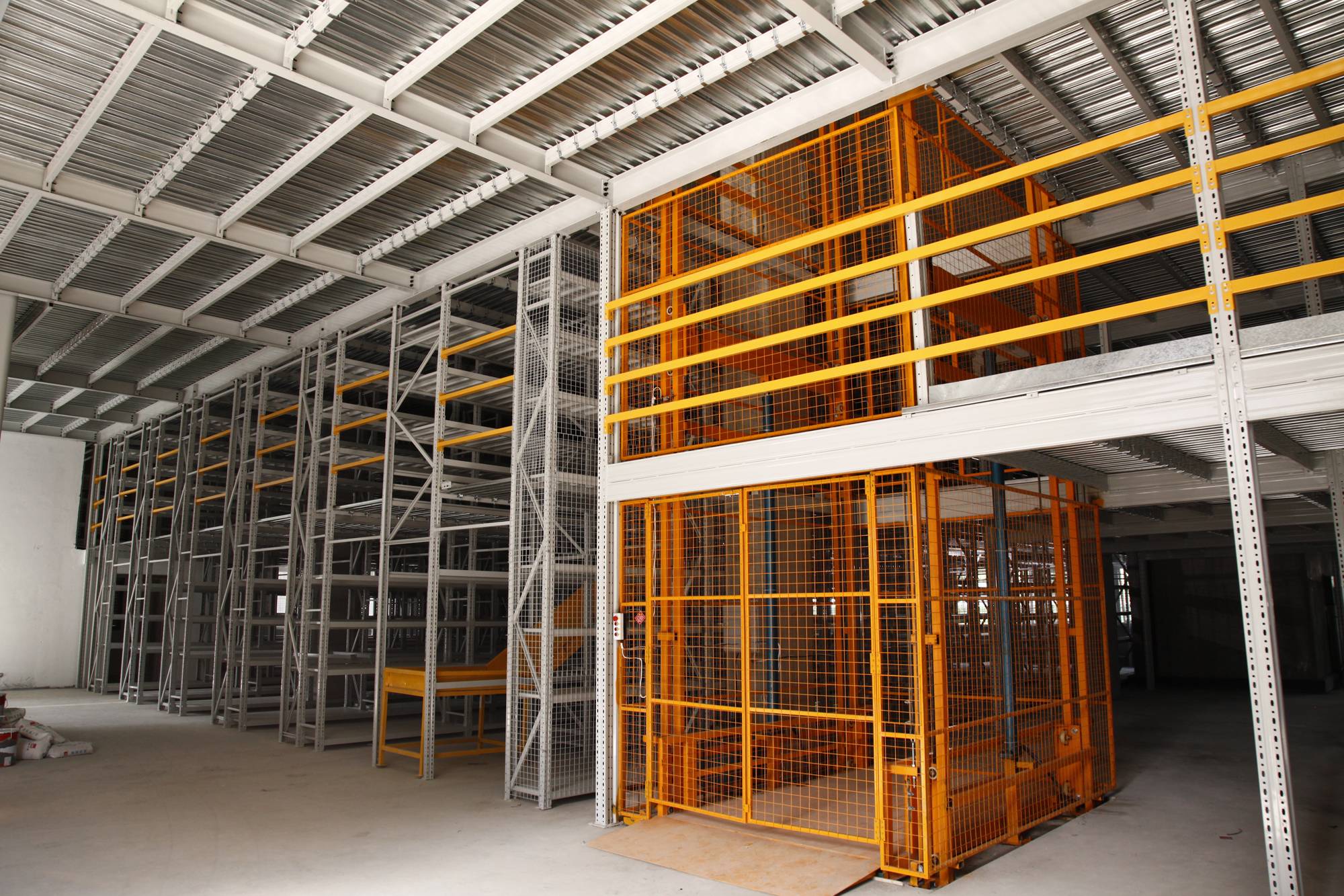 电子元器件行业仓储方案---阁楼货架